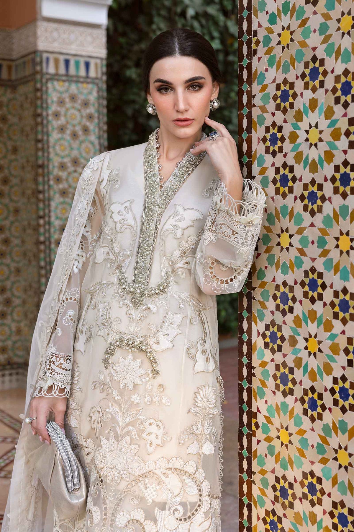 MARIA B Luxury Lawn 2025 | D-2506-A - Image 2