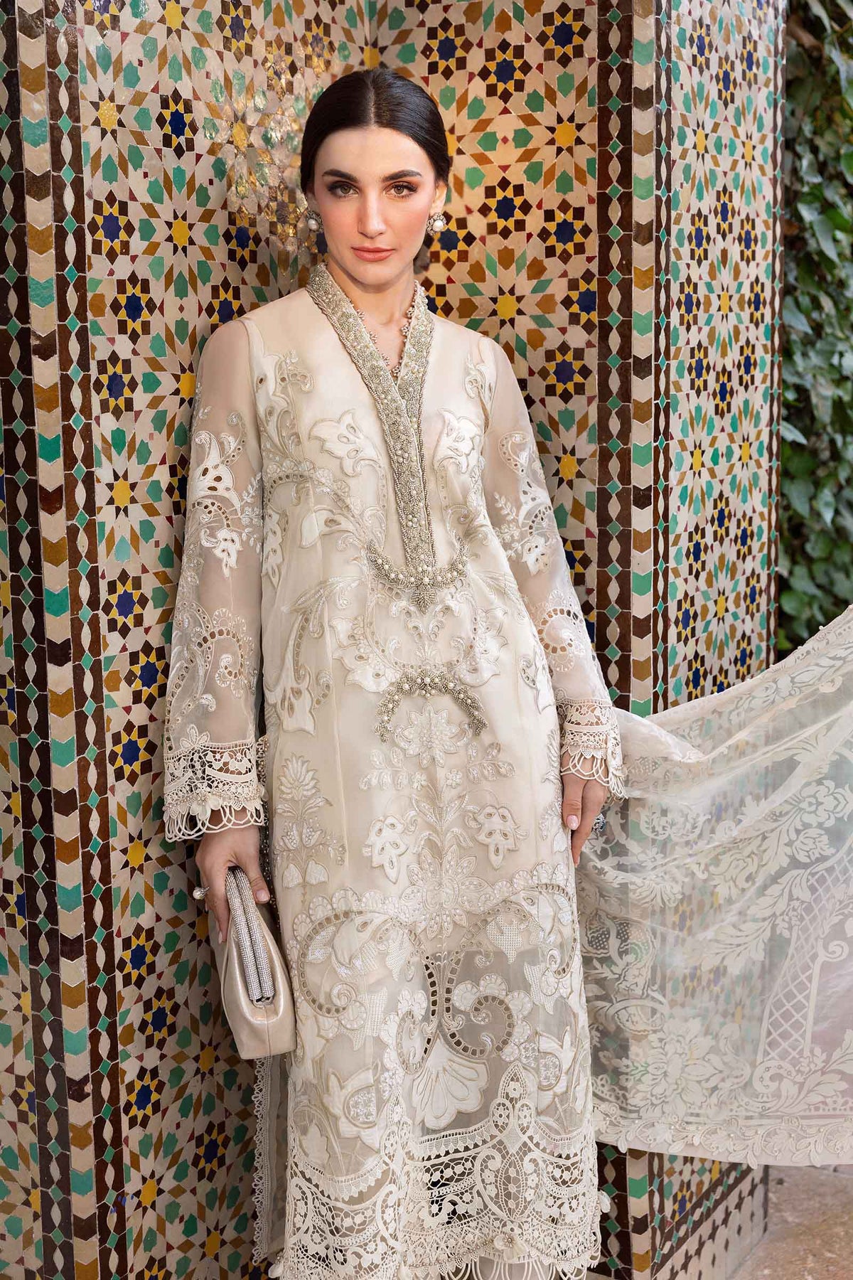 MARIA B Luxury Lawn 2025 | D-2506-A - Image 3