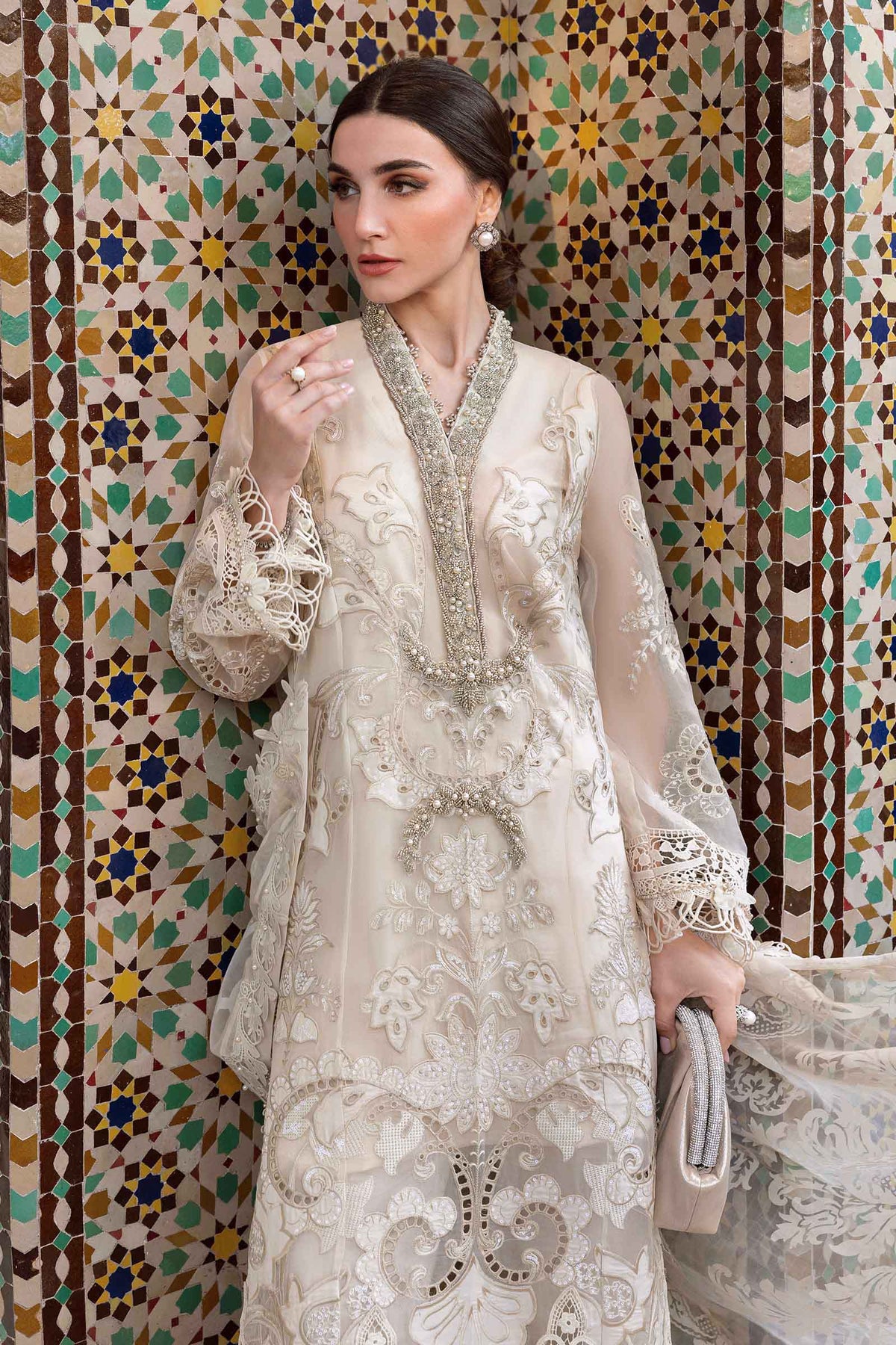 MARIA B Luxury Lawn 2025 | D-2506-A - Image 4