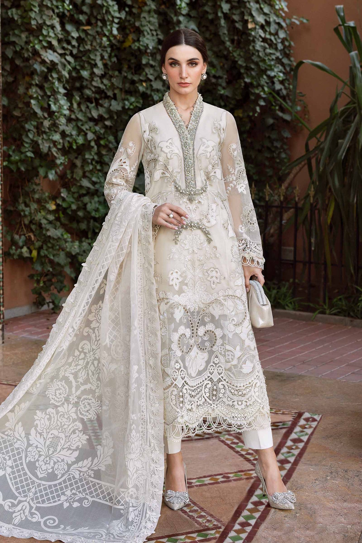 MARIA B Luxury Lawn 2025 | D-2506-A - Image 5