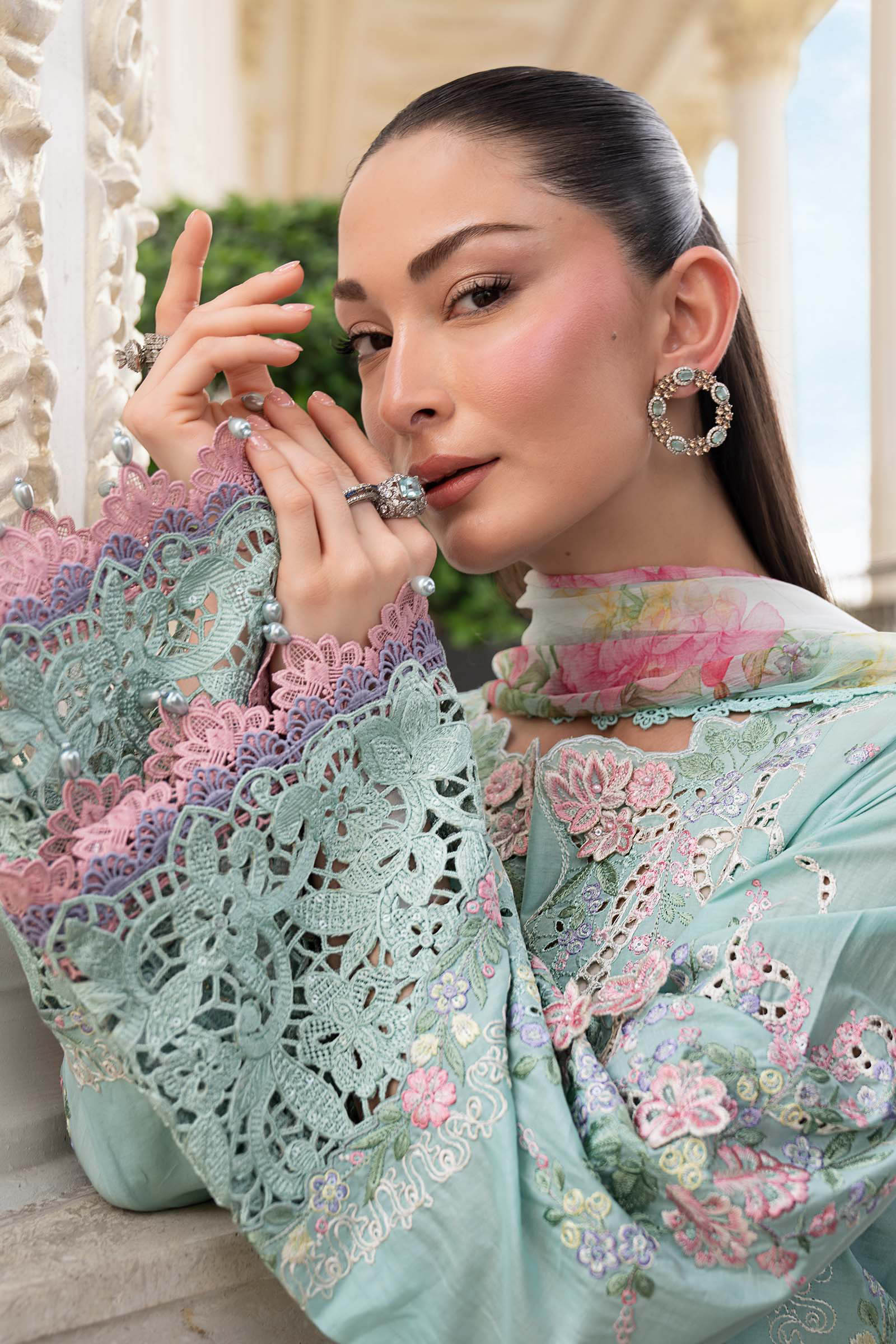 3 Piece Embroidered Lawn Suit - Image 4