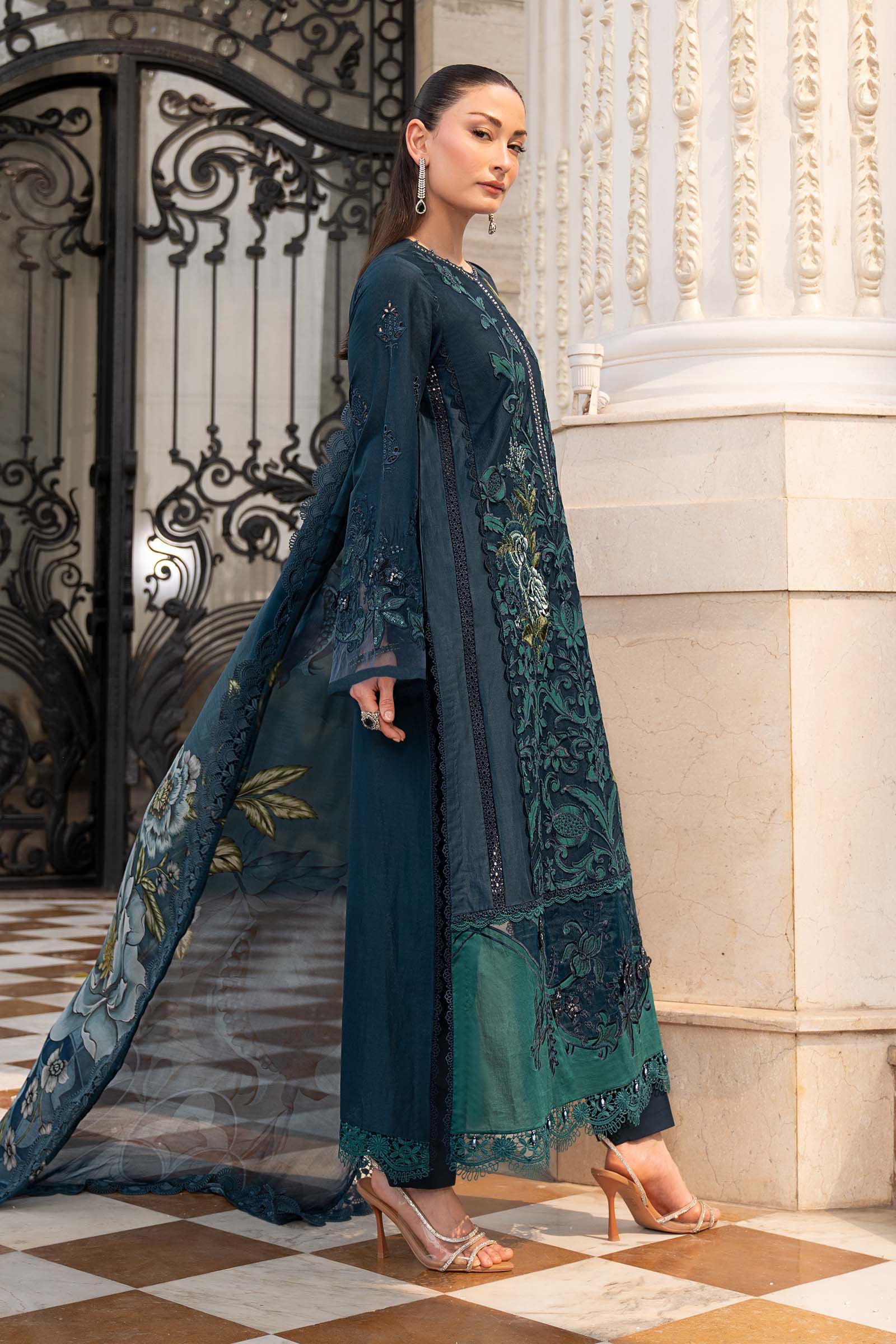 3 Piece Embroidered Lawn Suit - Image 4