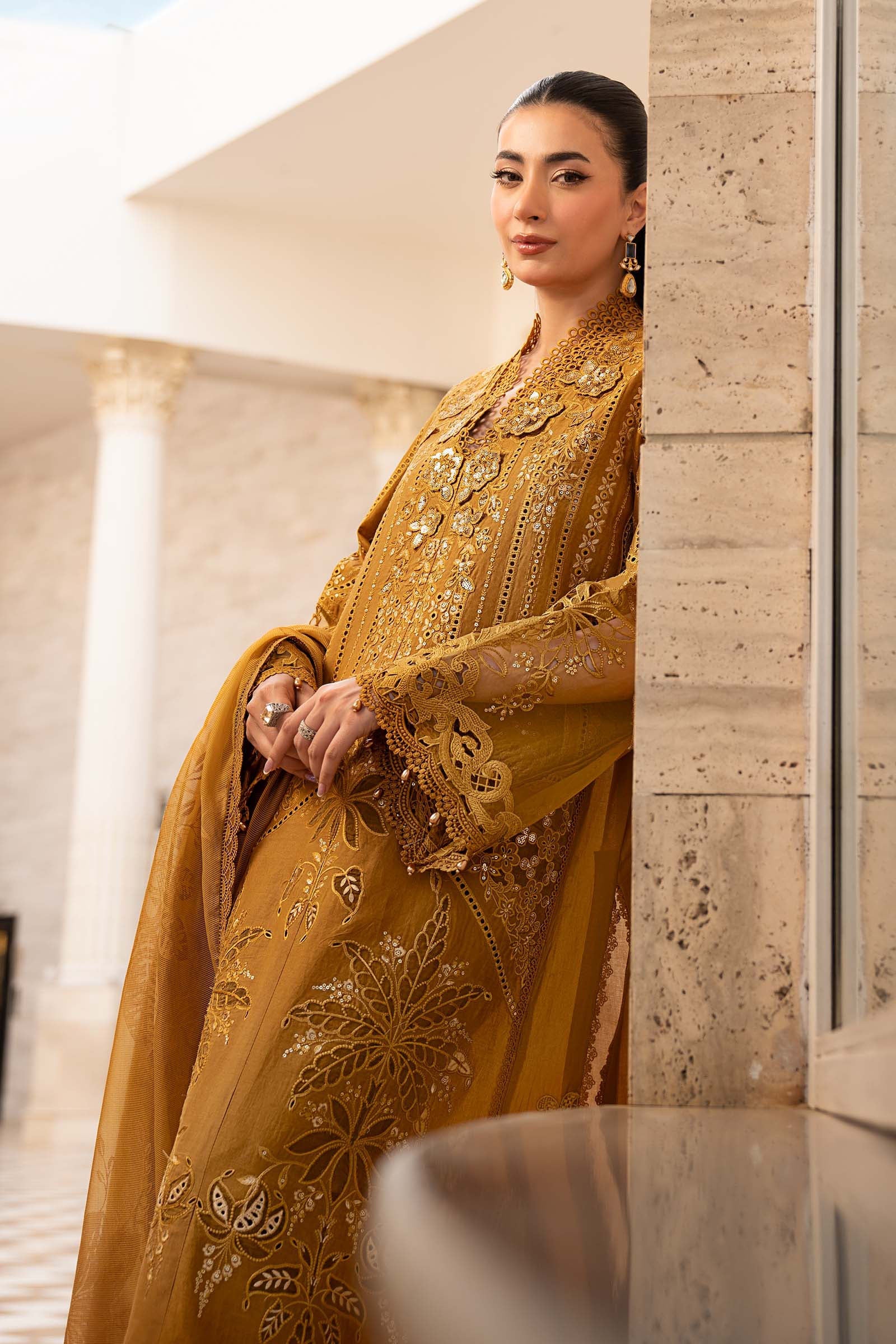 3 Piece Embroidered Lawn Suit - Image 4
