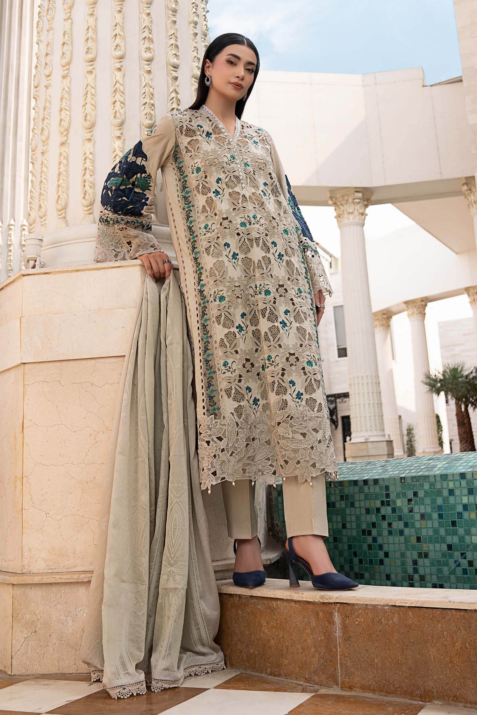 3 Piece Embroidered Lawn Suit - Image 2